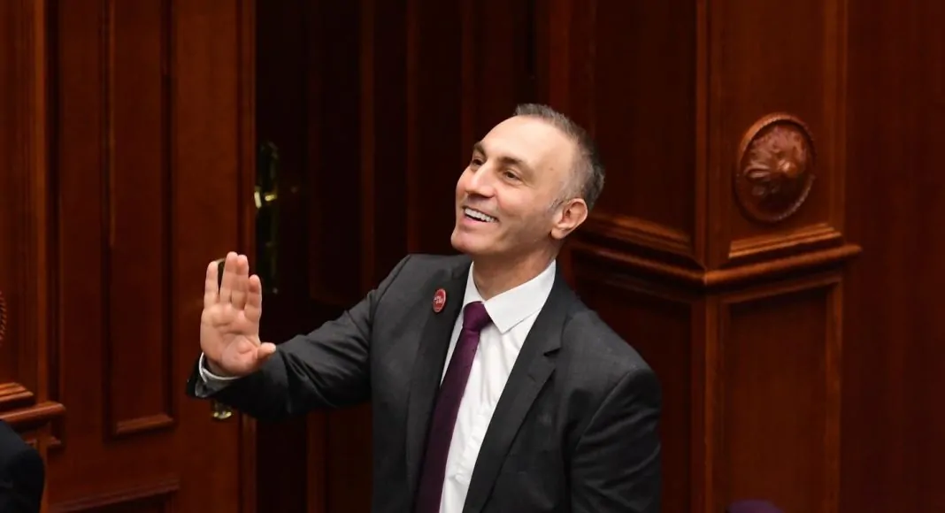 per-17-dite-artan-grubi-del-edhe-nga-arresti-shtepiak-nese-prokurori-qe-e-nxori-nga-shutka-nuk-ngre-akuze-brenda-afatit-ligjor