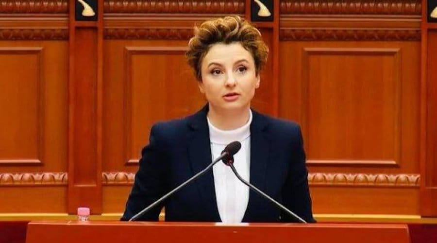  60  e të rinjve  analfabetë funksionalë   Xhixho  Qeveria dështoi të lidhë arsimin me tregun e punës
