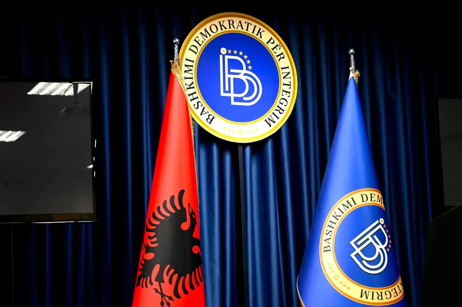 bdi-qeveria-publikoi-spotin-e-pavaresise-ku-perjashtoheshin-shqiptaret-dhe-arritjet-strategjike-te-vendit