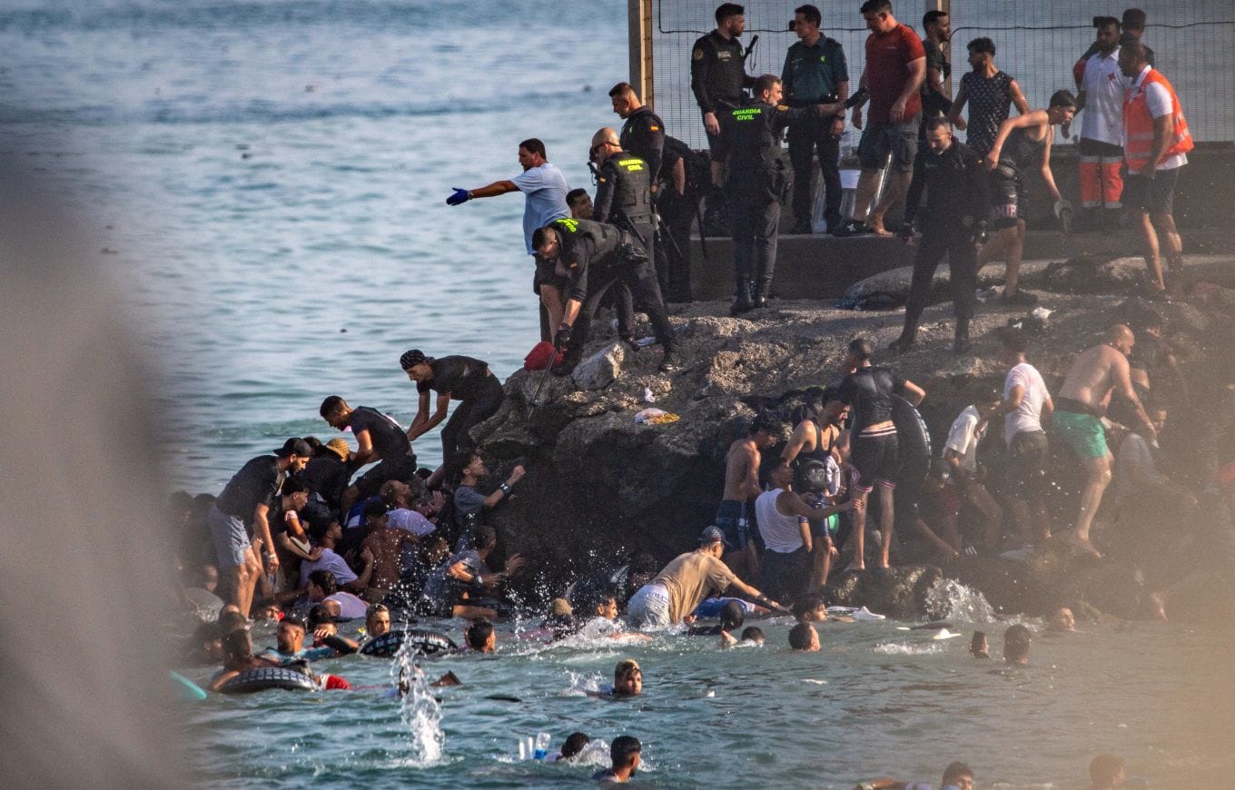 italia-ndalon-levizjen-e-lire-me-spanjen-per-ceshtjen-e-emigranteve