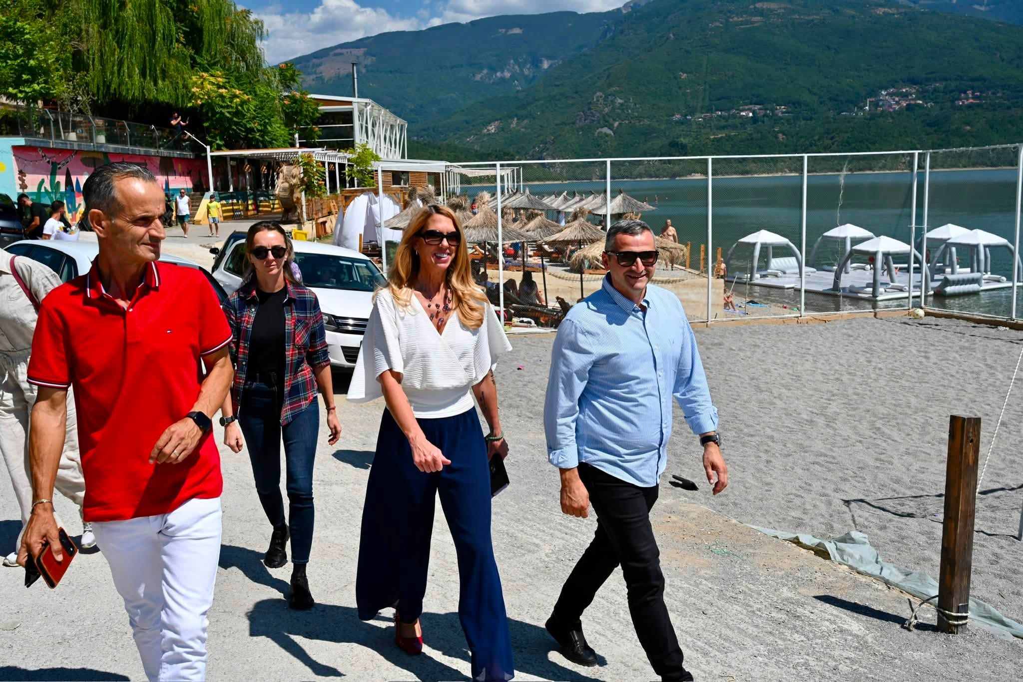 Kryetari i Dibrës pret përfaqësuesen e Ambasadës së SHBA së  vizitë me anije në Liqenin e Dibrës