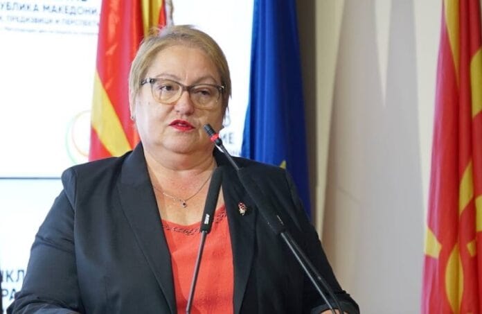 janevska-nxenesit-do-te-kene-tekstet-shkollore-tashme-jane-shperndare-neper-shkolla