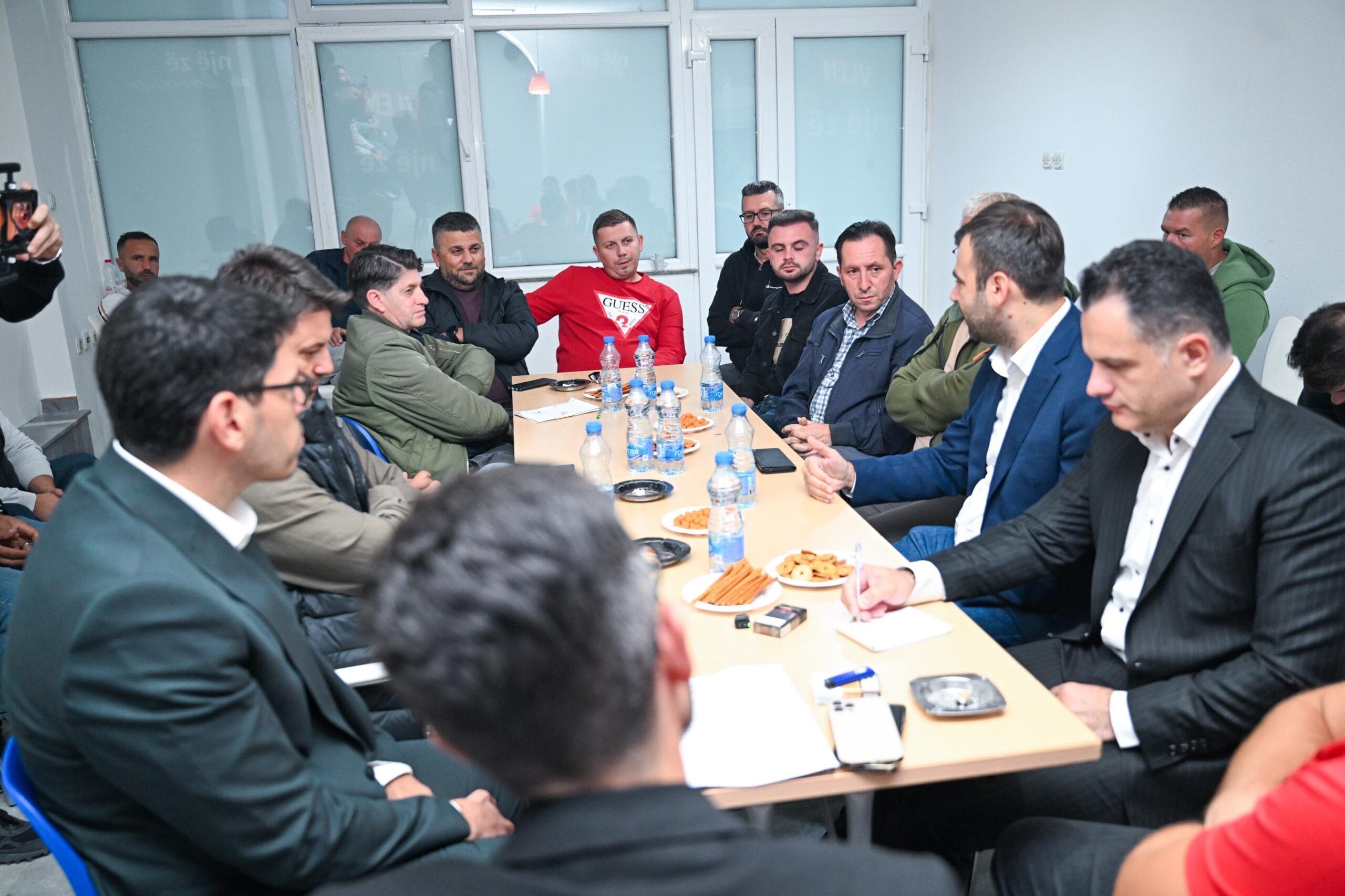 sejdiu-ferati-dhe-latifi-ne-bervenice-ndizen-motoret-per-jakup-huseinin