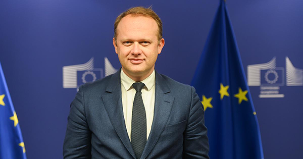 Autori i propozimit francez për Maqedoninë tani harton strategjinë e re të BE së për zgjerimin si këshilltar i von der Leyen