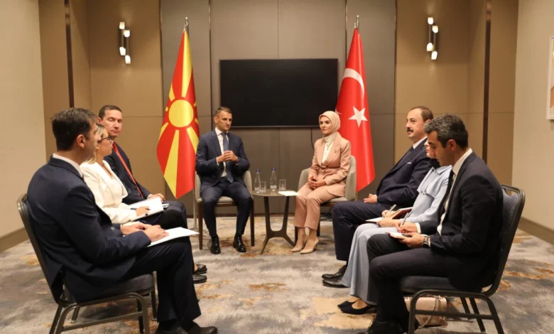 velkovski-dhe-goktas-nenshkruan-memorandum-per-sherbimet-sociale-femijet-grate-dhe-personat-me-aftesi-te-kufizuara-ne-fokusin-e-bashkepunimit-maqedoni-turqi