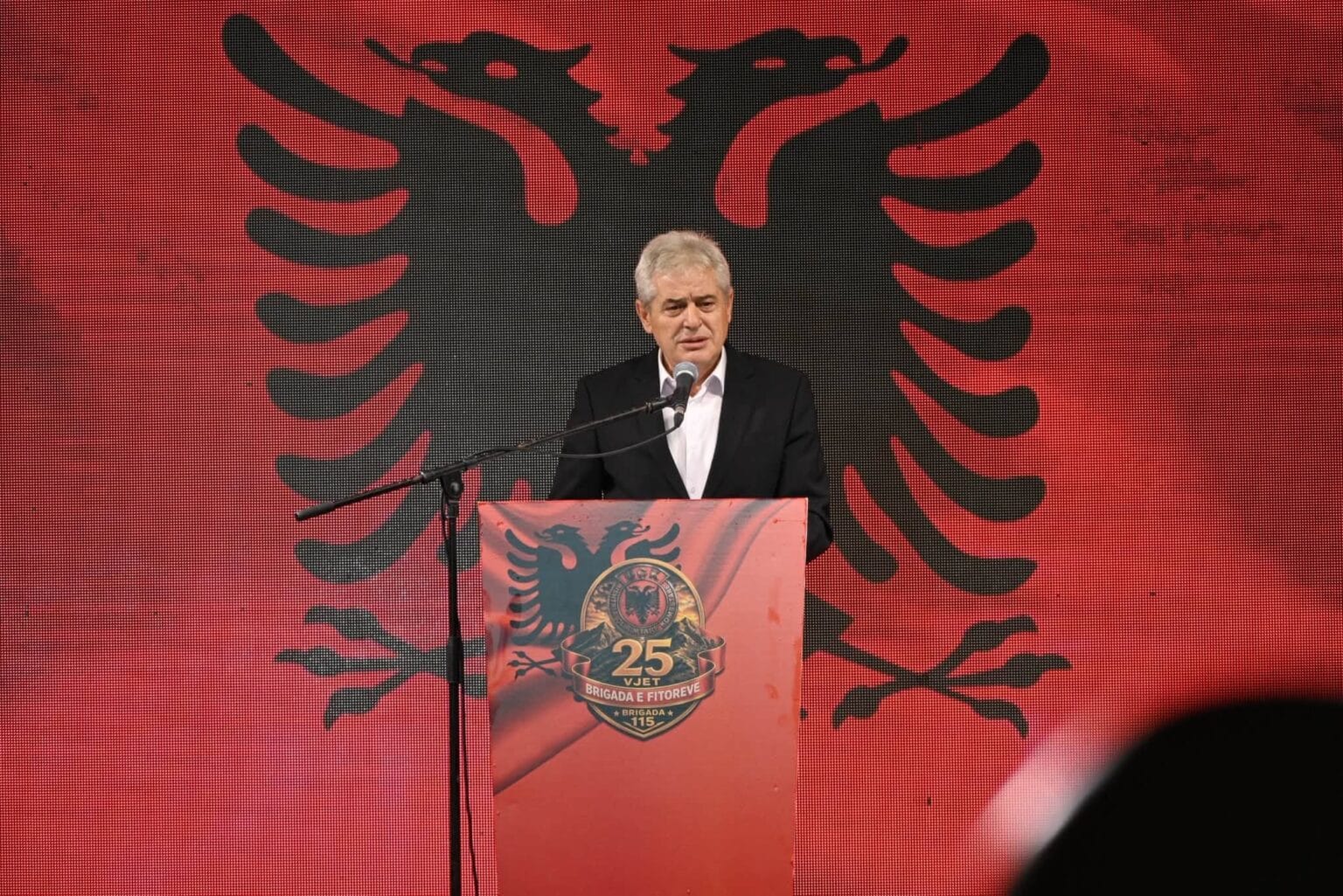 Ali Ahmeti e tregon emrin e personit që e lëshoi komunikatën e parë nga Shkupi në emër të UÇK së së Kosovës