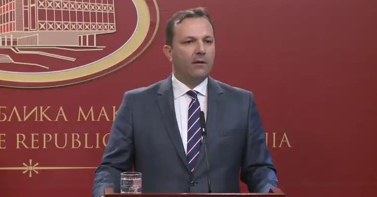 Spasovski  Drejtori Gajdov u punësua si shqiptar  ndërsa drejtor u bë si maqedonas