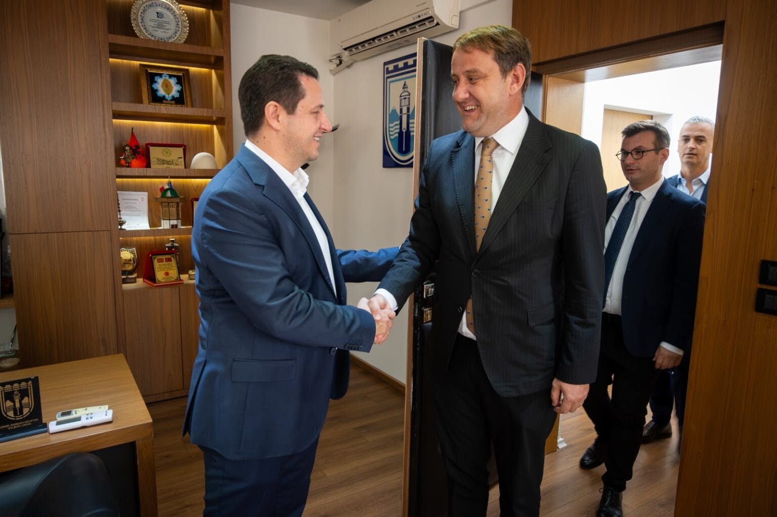 limani-pret-ambasadorin-e-kosoves-florian-qehaja-thellim-i-bashkepunimit-ndermjet-gostivarit-dhe-komunave-te-kosoves