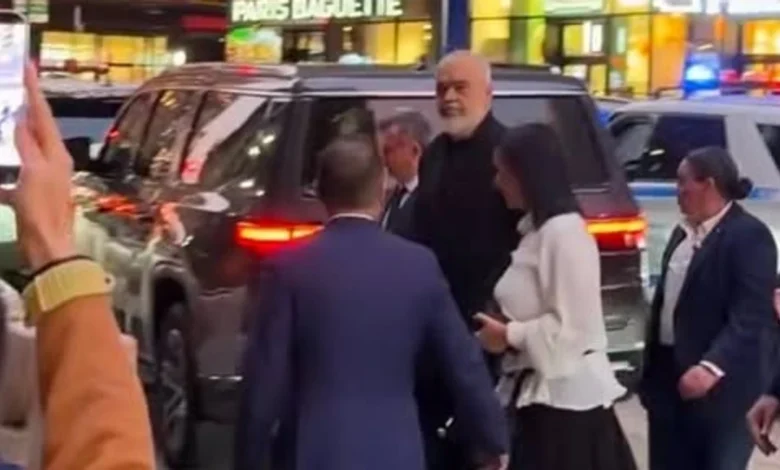  VIDEO   O kriminel  o mafia   shqiptarët qëllojnë me vezë Edi Ramën në SHBA