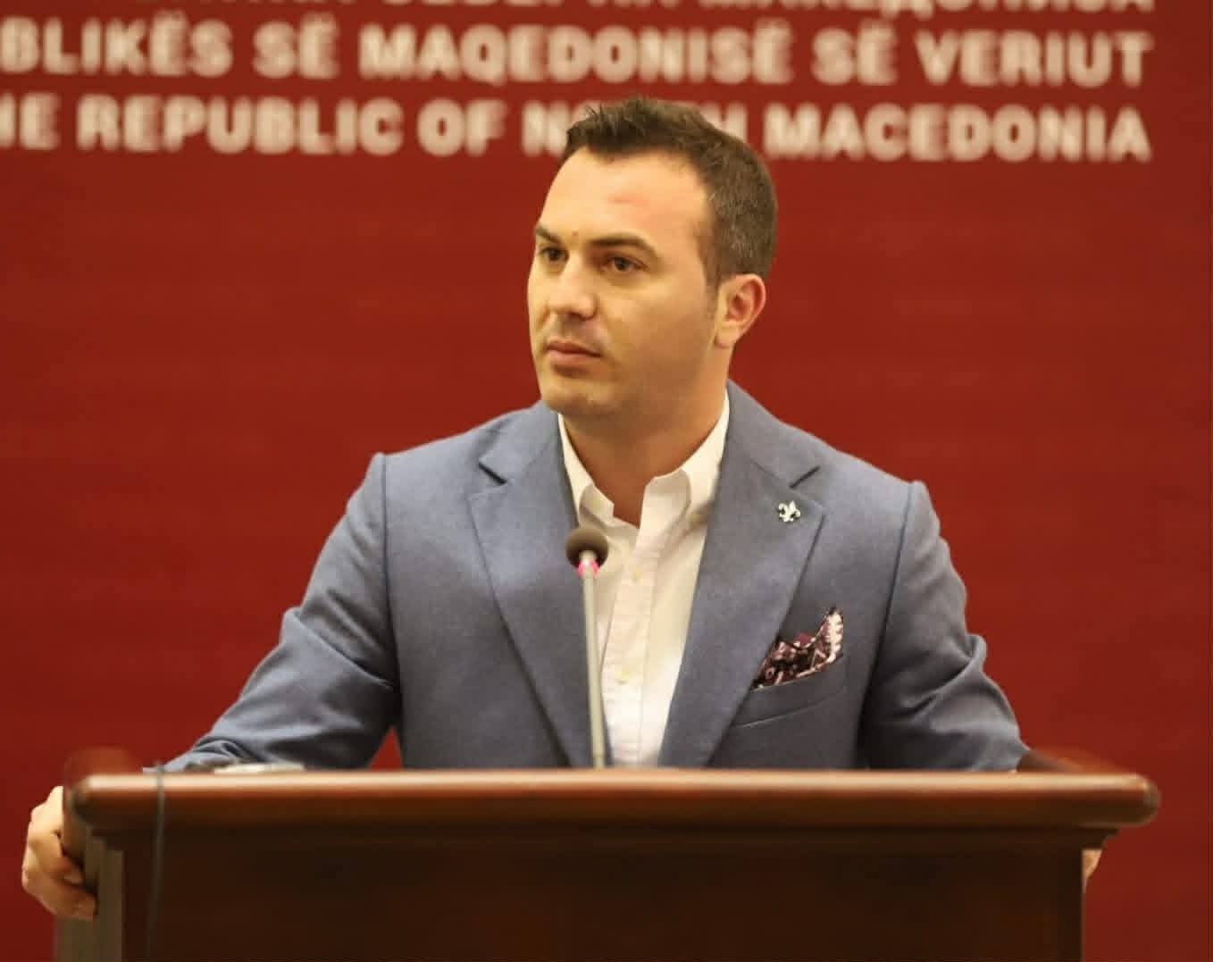 Ademi i përgjigjet Shasivarit  Roli i tij është të merret me gjithçka shqiptare
