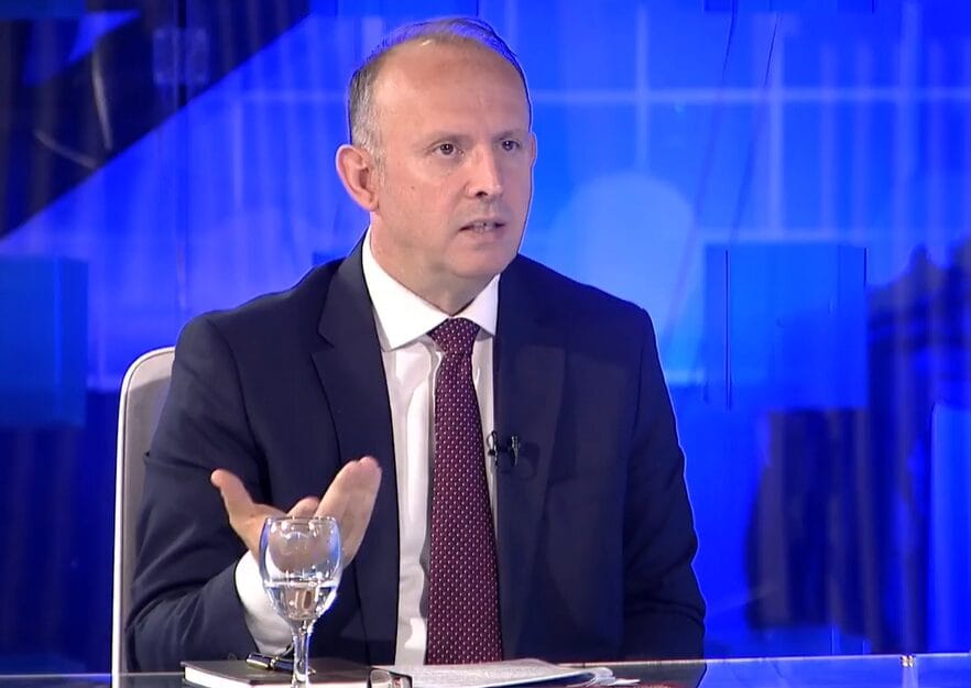 Gashi në Click Plus  Politikanët duhet t i lënë rahat  mjekët  arsimtarët  hoxhallarët e gazetarët