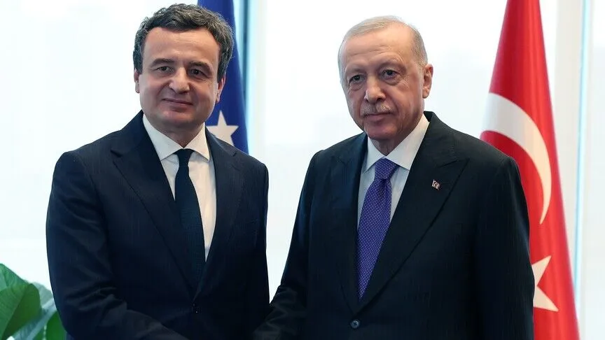 kurti-diskutoi-me-presidentin-erdogan-per-vendimin-e-gjykates-speciale