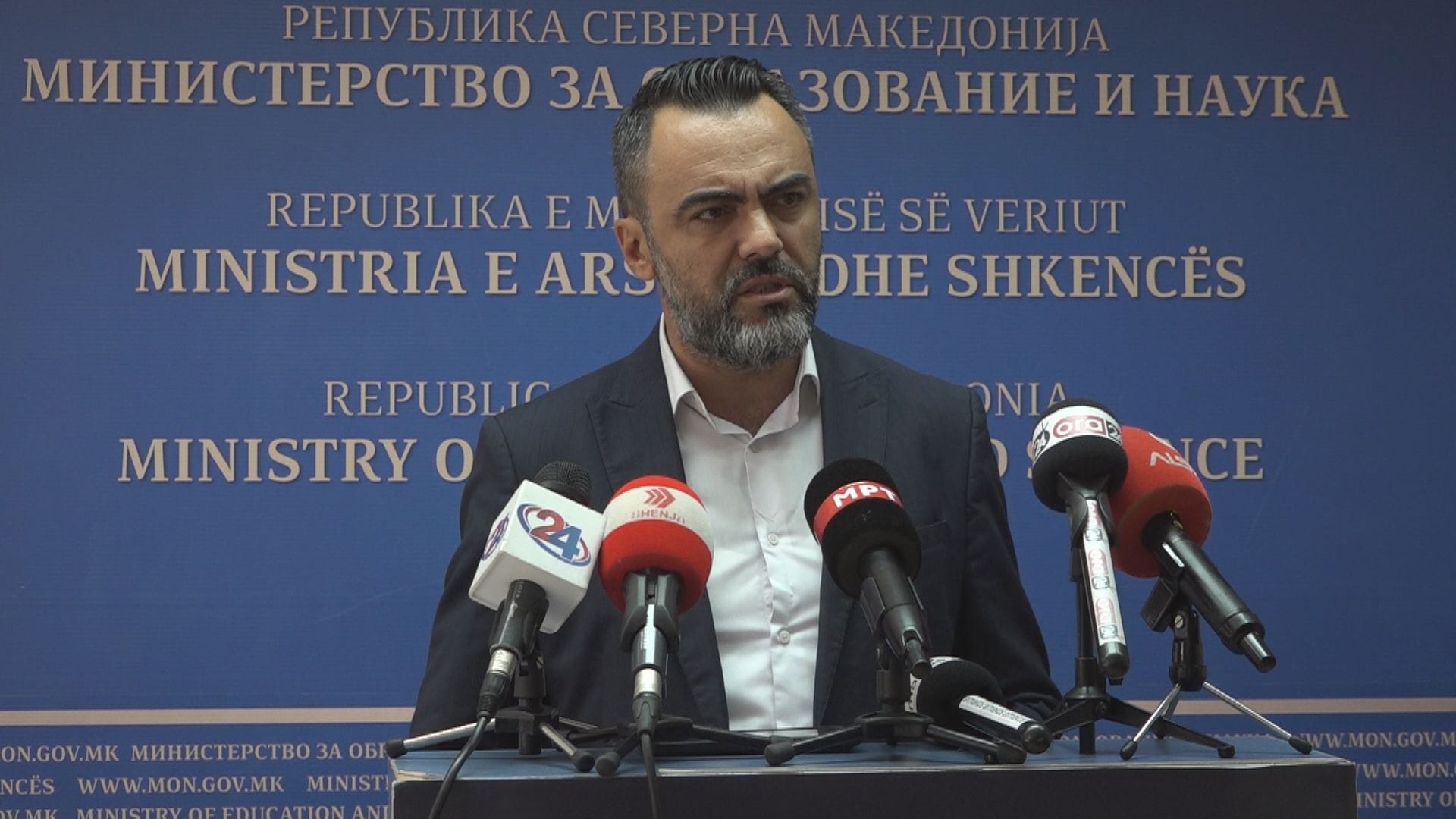 Zv kryeministri Sulejmani nxjerr blof opoziten  publikon dokument per paralelet shqipe ne  Penko 