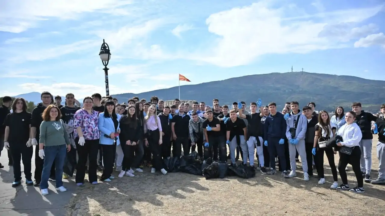 rreth-30-mije-qytetare-iu-bashkuan-aksionit-te-madh-per-pastrimin-e-shkupit