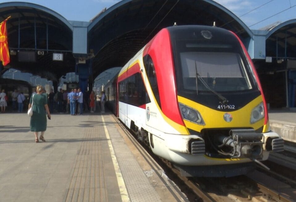 treni-urban-rikthehet-pas-30-vitesh-ne-shkup-nje-linje-sivjet-nje-ne-mot-dhe-e-treta-ne-vitin-2028