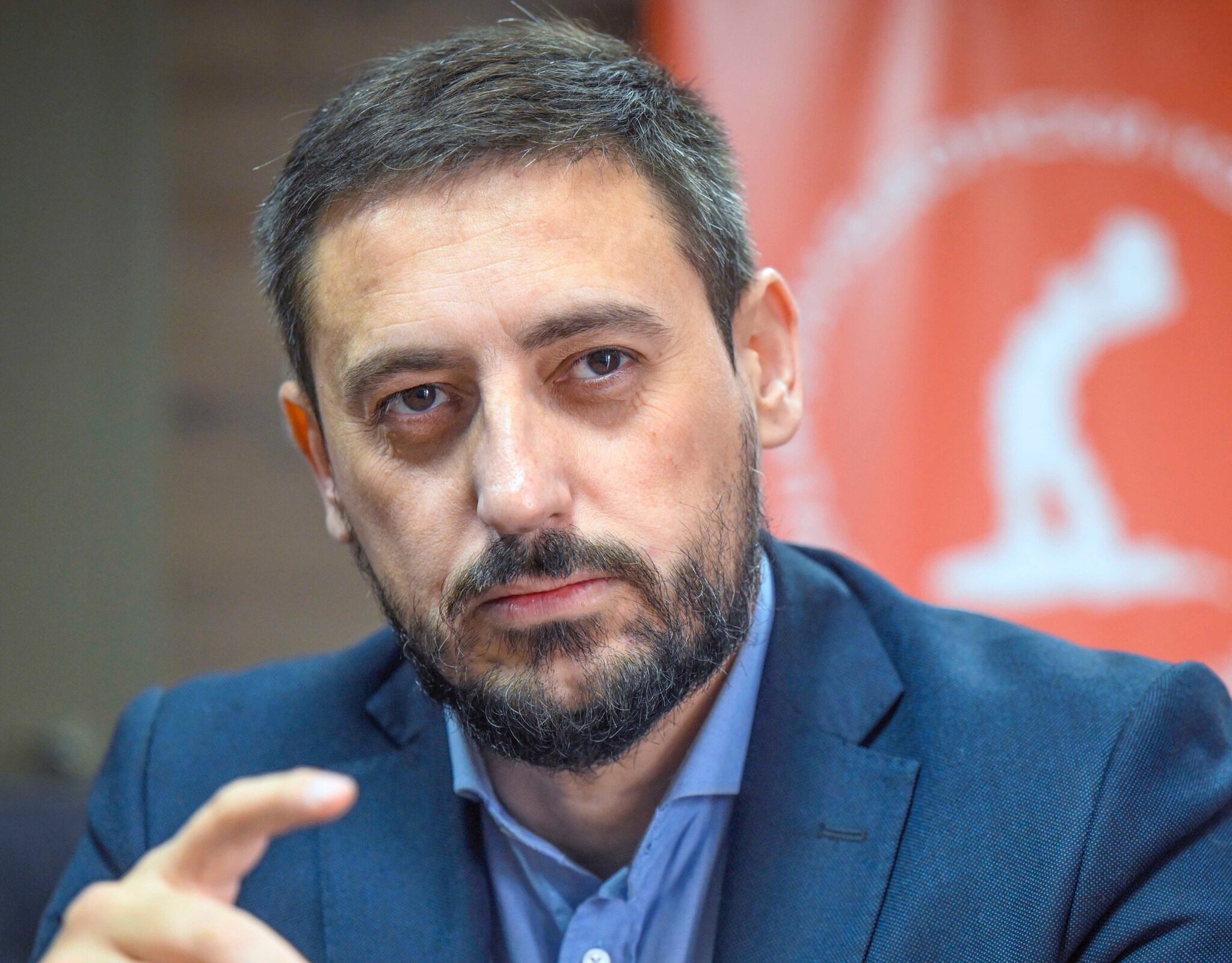 nacionalistit-petar-bogojeskit-i-dhemb-propozimi-i-shasivarit-per-10-vjet-i-gjithe-gjyqesori-do-te-flase-shqip