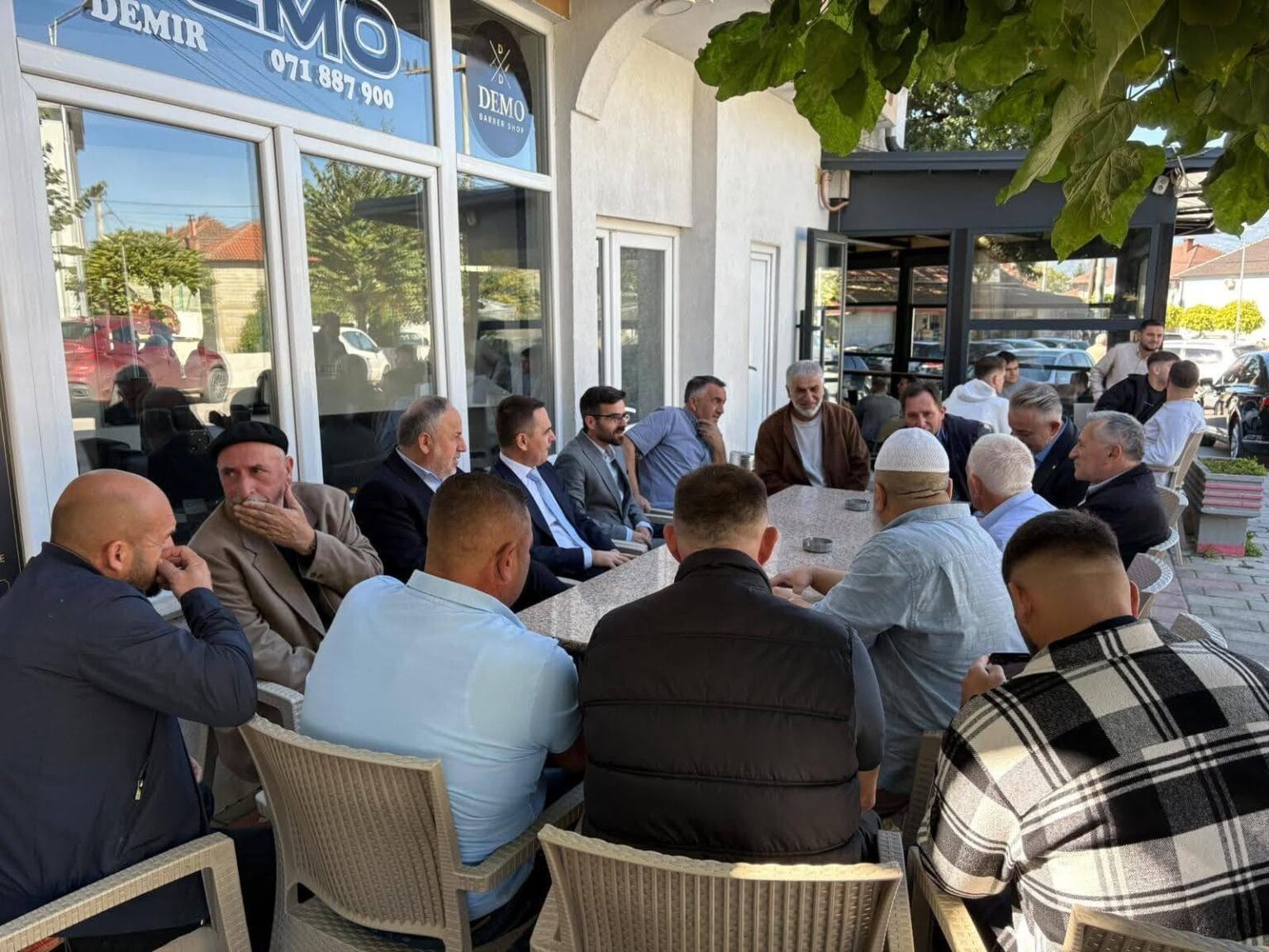 Jakup Huseini pret Bilall Kasamin dhe Adnan Azizit në Çellopek  Biseduam për ndryshimin në Bërvenicë