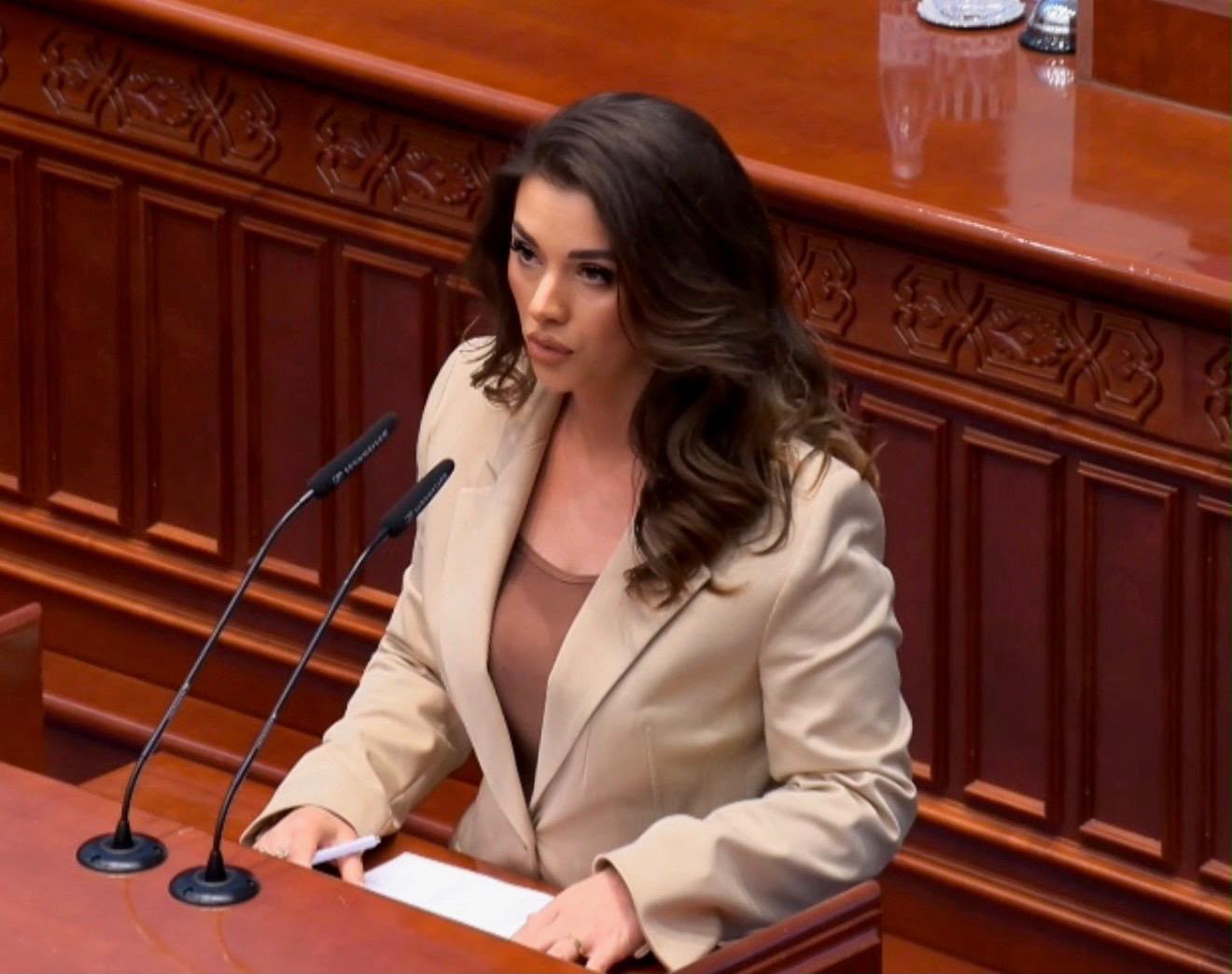 Feride Haxhiu  Suspendimi i gjashtë policëve pas dhunës në Saraj  hap drejt vendosjes së drejtësisë