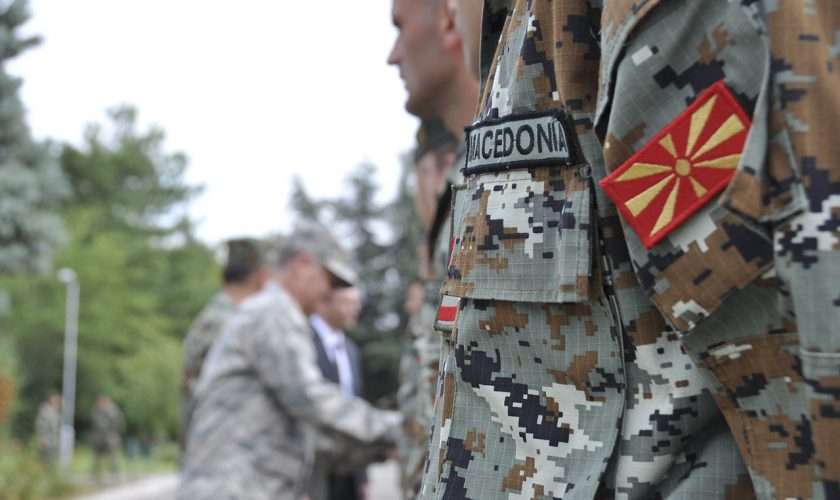 Rritje pagash për ushtarët nga 1 janari  zgjidhje për ata që mbushin 45 vjeç