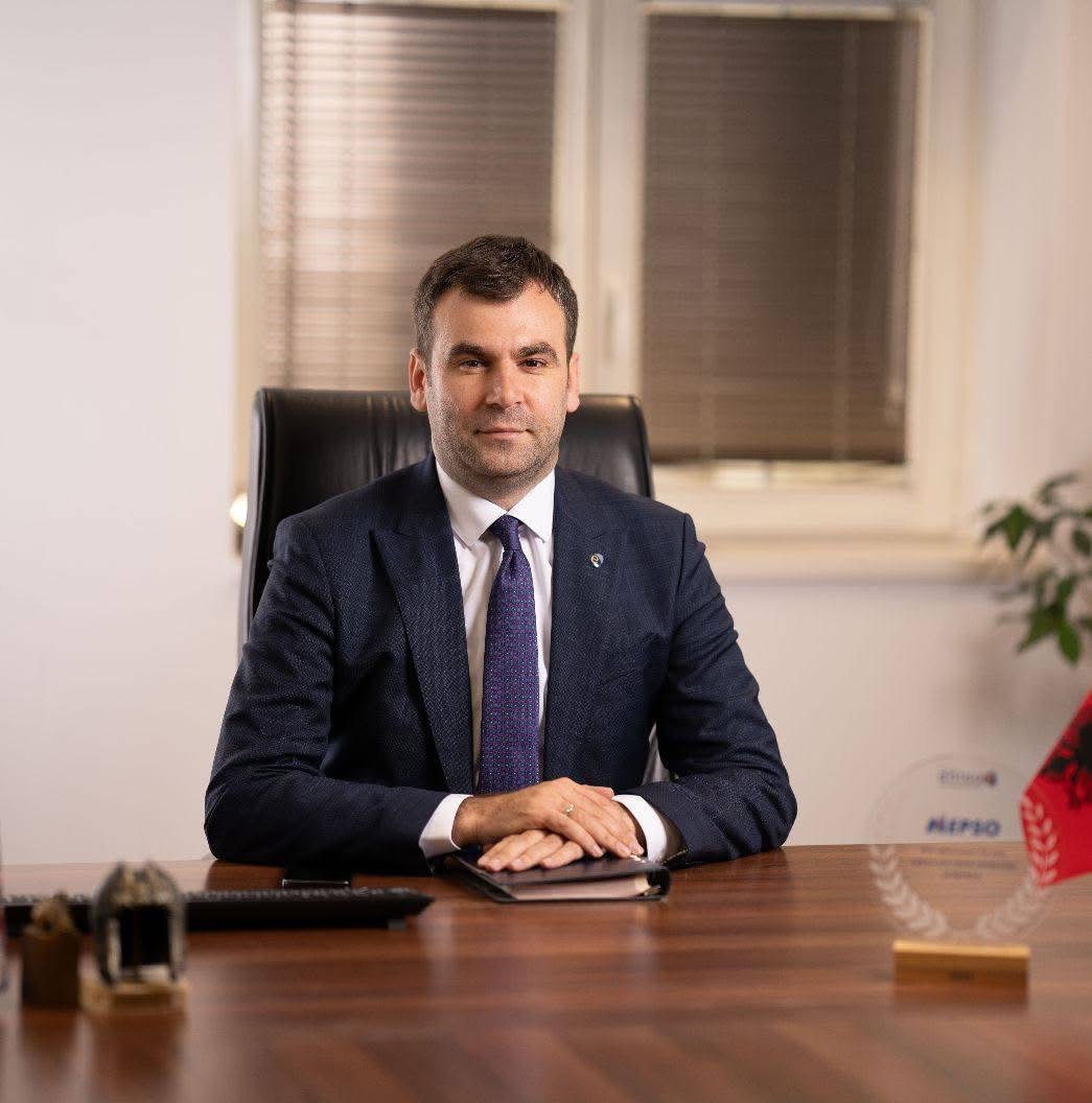 Latifi  Për fëmijët tanë  investojmë në shkollat e Çairit 