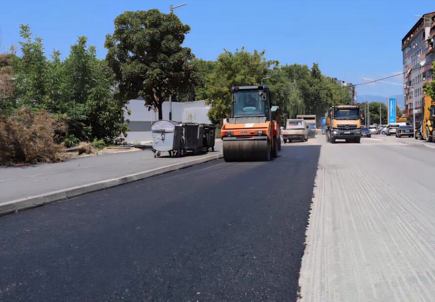 Të mërkurën nis rregullimi i trotuarit në rrugën  Ferid Murati   Komuna e Çairit  Mos parkoni veturat në hapësirat ku do të punohet