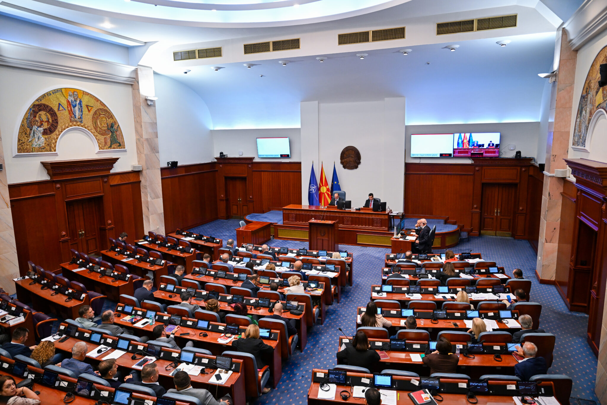 Kuvendi miraton ndryshime ligjore për sektorin publik dhe pagat e funksionarëve